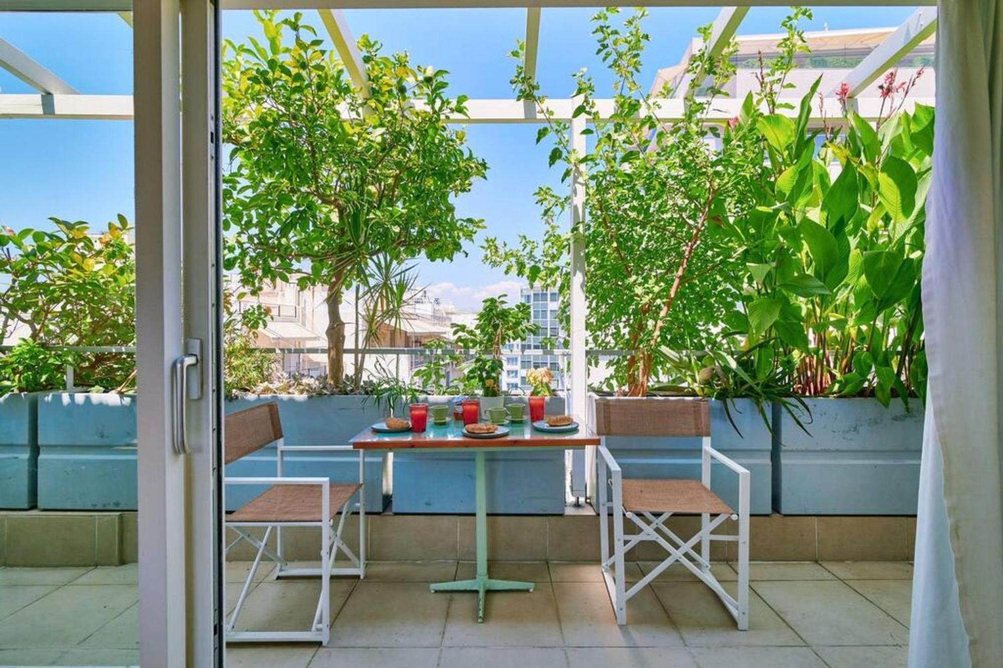 360 View In Roof Top Appartment With Patio Афины Экстерьер фото